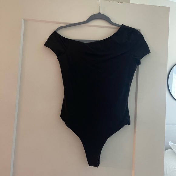 Superdown Asymmetrical Bodysuit - Picture 5 of 6